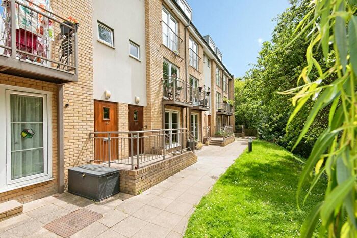 2 Bedroom Maisonette For Sale In Grove Road, Hitchin, Hertfordshire, SG4