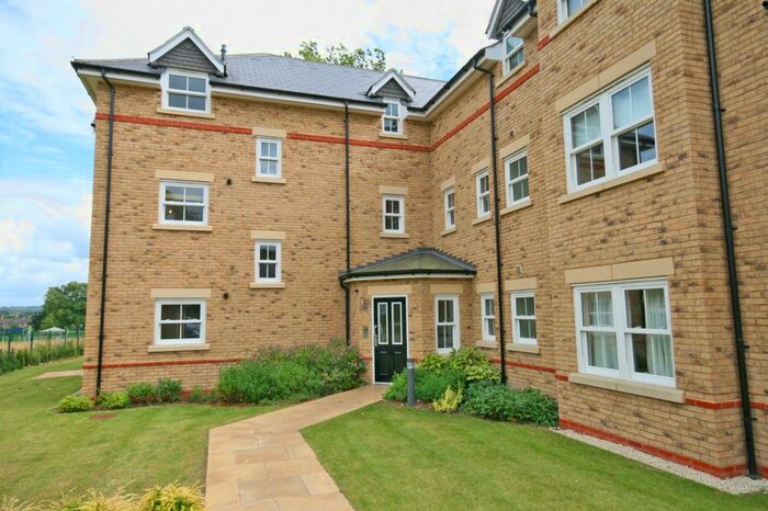 2 Bedroom Flat To Rent In Livingstone Park, Epsom, KT19