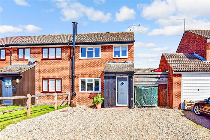 3 Bedroom Semi-detached House For Sale In Springfield Close, Lavant, Chichester, West Sussex, PO18