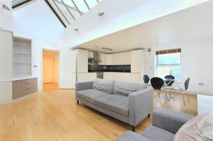 2 Bedroom Flat To Rent In Lloyd George Mansions, Trinity Road, Wandsworth, London, SW17