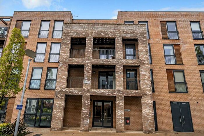 2 Bedroom Flat To Rent In Dukes Court, Stanmore, HA7