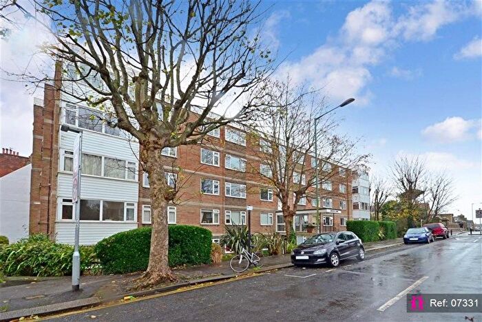 2 Bedroom Flat To Rent In Wilbury Crescent, Hove, BN3