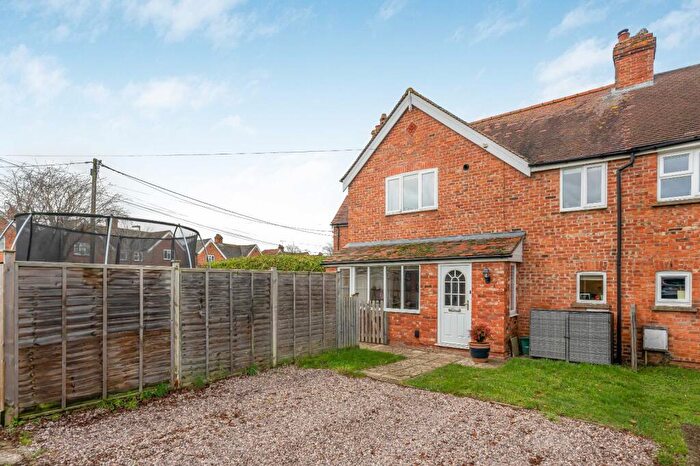 3 Bedroom Semi-Detached House For Sale In Hampden Avenue, Thame, Oxfordshire, OX9