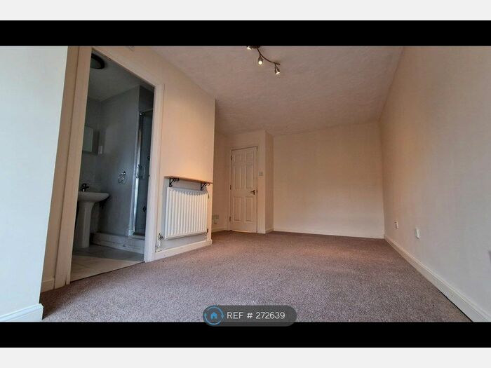 3 Bedroom End Of Terrace House To Rent In Hardy Avenue, London, E16