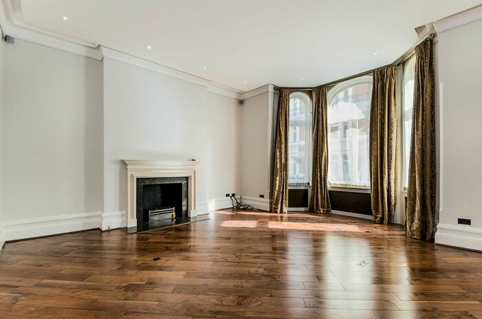 3 Bedroom Flat To Rent In Carlisle Place, London, SW1P