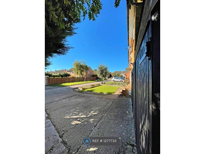 4 Bedroom Semi-Detached House To Rent In The Ridgeway, Marlow, SL7