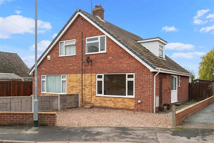 3 Bedroom Semi-Detached Bungalow For Sale In Pilmar Lane, Roos, HU12