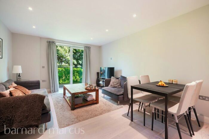 2 Bedroom Apartment To Rent In Plough Road, London, SW11