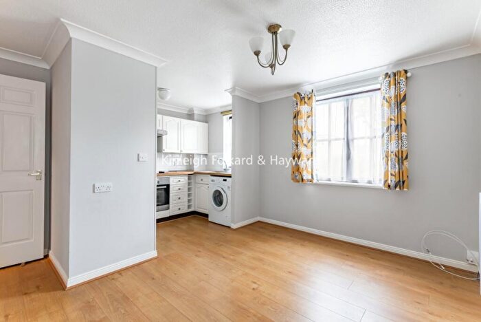 2 Bedroom Apartment To Rent In Magpie Hall Lane Bromley, BR2