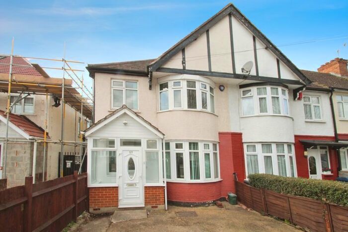 3 Bedroom End Of Terrace House To Rent In Westbury Avenue, Southall, UB1