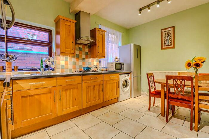 4 Bedroom Semi-Detached House For Sale In Evesham Road, Leicester, LE3