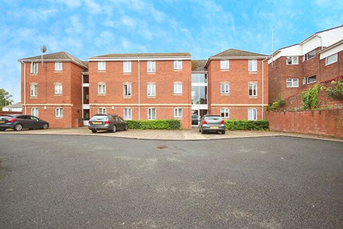 2 Bedroom Flat For Sale In Burbury Court, Warwick, CV34