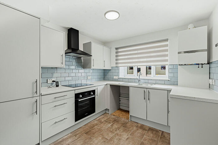 2 Bedroom Flat For Sale In Teviot Avenue, Aveley, RM15