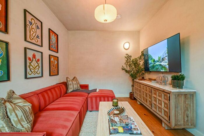 2 Bedroom House For Sale In Carpenters Yard, Epping, CM16