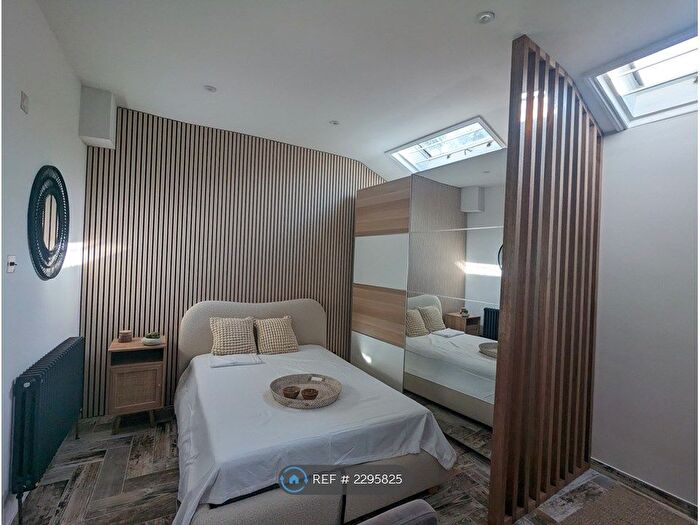 Studio To Rent In Kingsland Road, London, E2