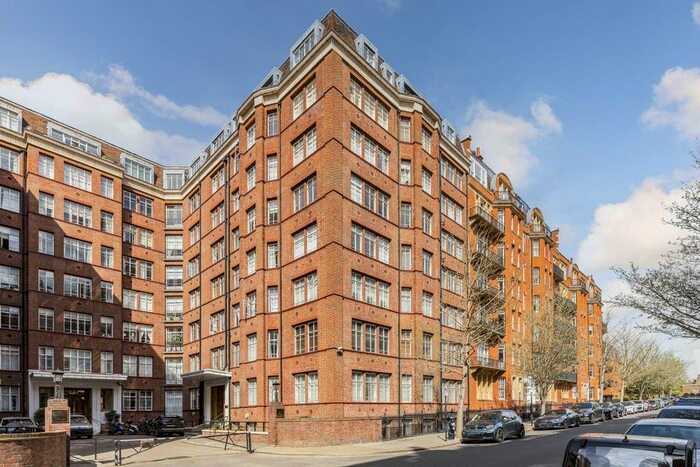 2 Bedroom Flat To Rent In Oakwood Court, London, W14