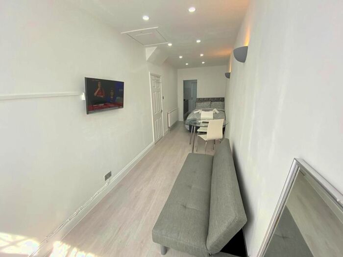 1 Bedroom Studio To Rent In Hinkler Road, Queensbury, Harrow, HA3