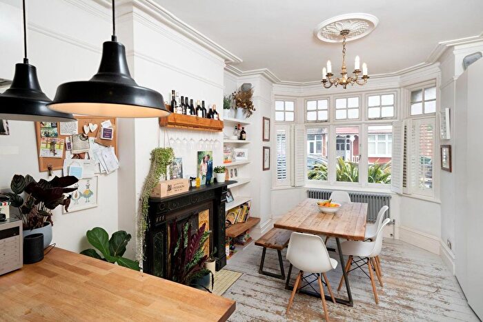 4 Bedroom Terraced House To Rent In Arragon Gardens, London, SW16