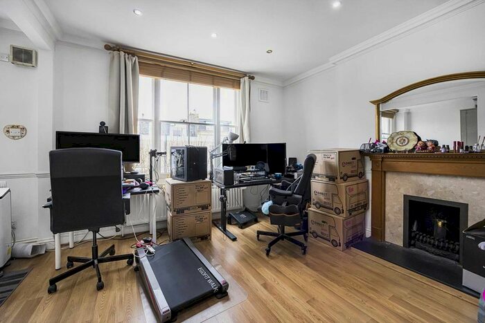 2 Bedroom Flat To Rent In Eardley Cresent, Earls Court, SW5