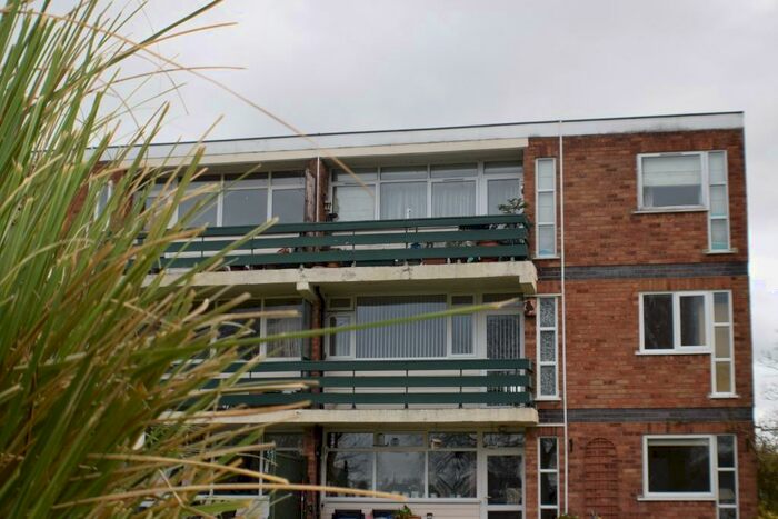 2 Bedroom Flat To Rent In Dark Lane, Tiddington, CV37