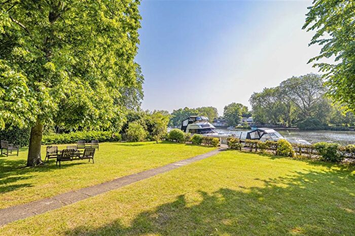 3 Bedroom Terraced House To Rent In Broom Park, Teddington, TW11