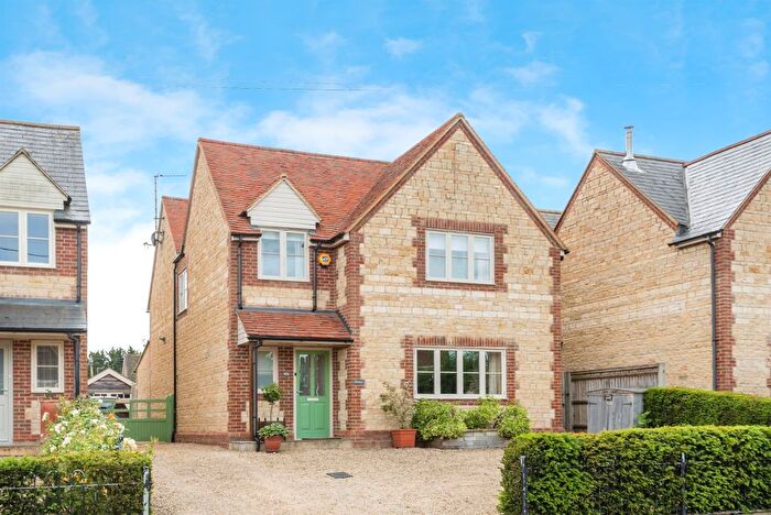 4 Bedroom Detached House For Sale In High Street, Chalgrove, Oxford, OX44