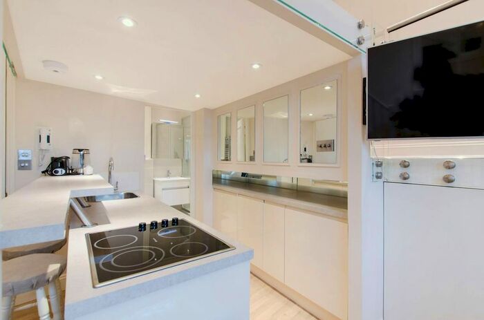 Studio For Sale In Earls Court Road, Earls Court, London, SW5