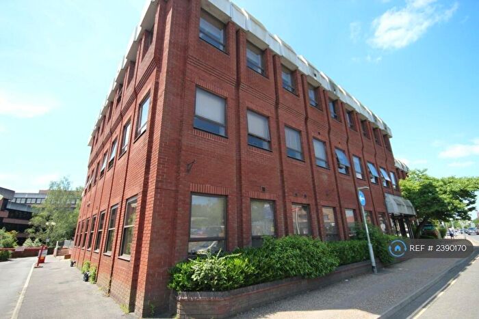 2 Bedroom Flat To Rent In White Lion Close, East Grinstead, RH19