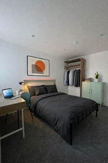 3 Bedroom Flat To Rent In Wellington Road, Fallowfield, M14