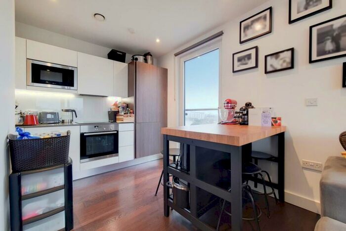 2 Bedroom Flat To Rent In Imperial Building, Woolwich, London, SE18