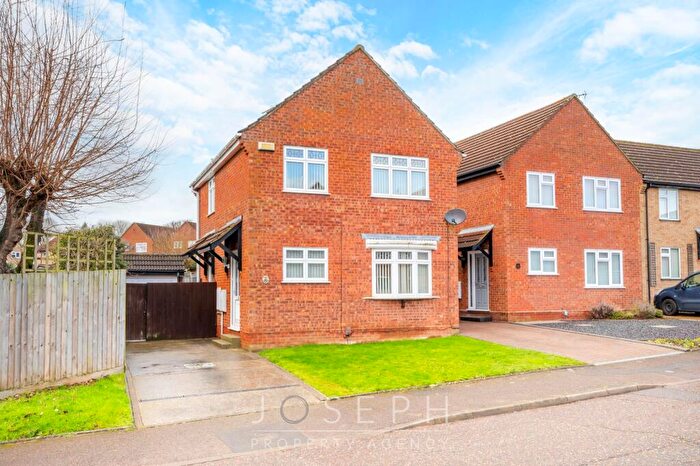 3 Bedroom Detached House For Sale In Quilter Drive, Ipswich, IP8