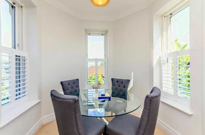 2 Bedroom Flat To Rent In Jenner Road, Guildford, GU1