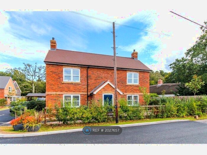 4 Bedroom Detached House To Rent In Sika Rise, Bransgore, Christchurch, BH23