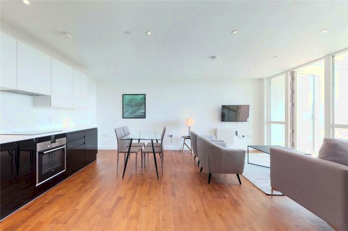 3 Bedroom Flat To Rent In Discovery Tower, London, E16