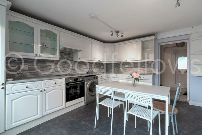 4 Bedroom Terraced House To Rent In Lindsey Close, Mitcham, CR4