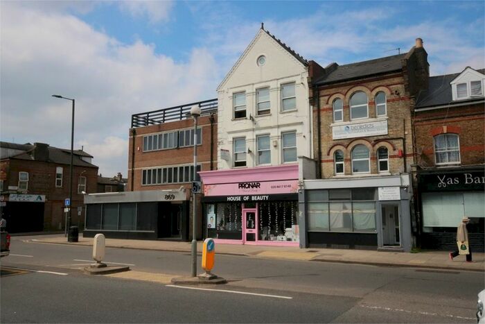 2 Bedroom Flat To Rent In High Road, North Finchley, N12