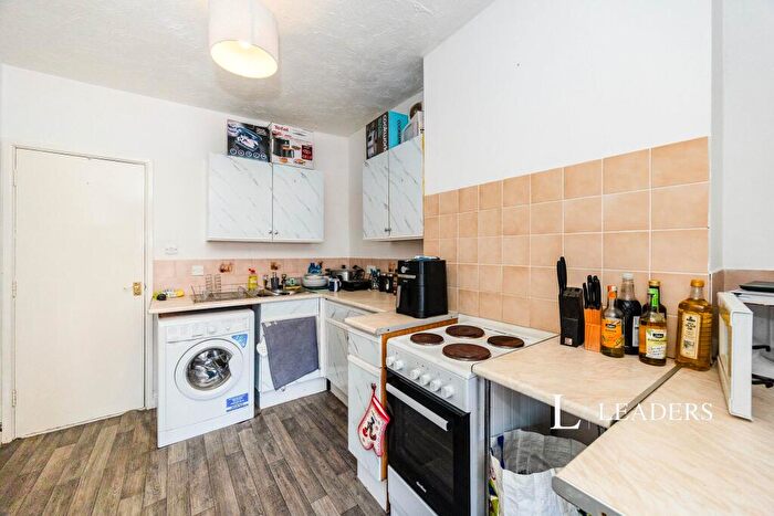 2 Bedroom Flat To Rent In London Road, PO2