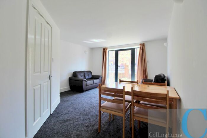 3 Bedroom Flat To Rent In Clapham Road, London, SW9