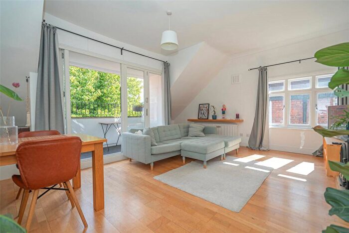2 Bedroom Apartment For Sale In Stanhope Road, Highgate, London, N6