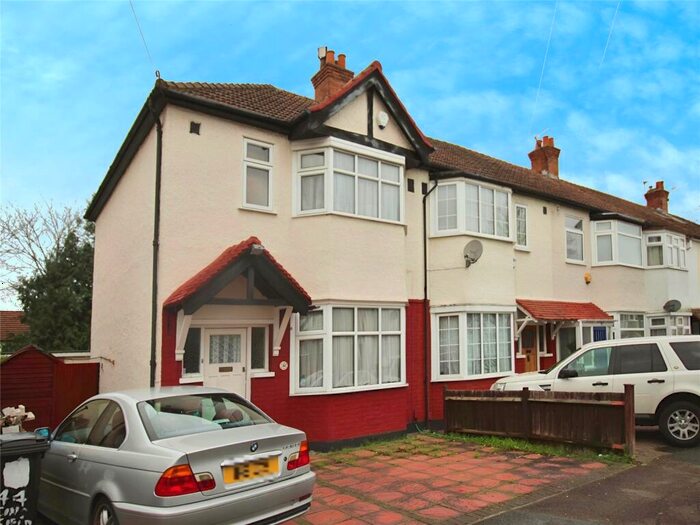 3 Bedroom Semi-Detached House To Rent In Consfield Avenue, New Malden, KT3