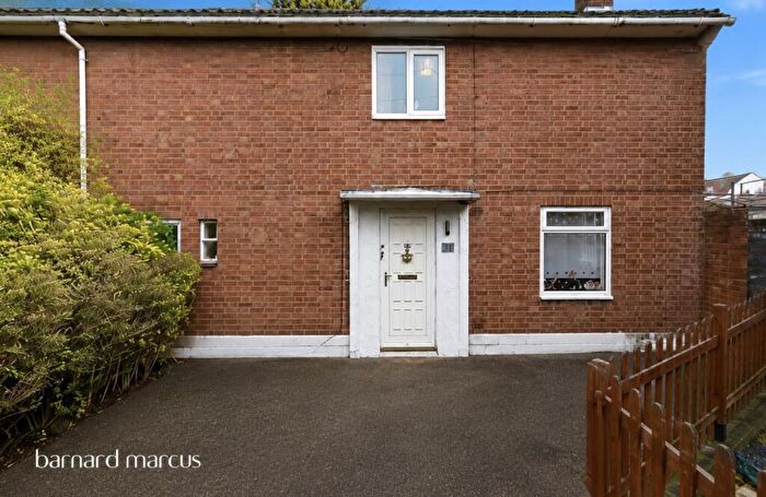 3 Bedroom End Of Terrace House For Sale In Willcocks Close, Chessington, KT9