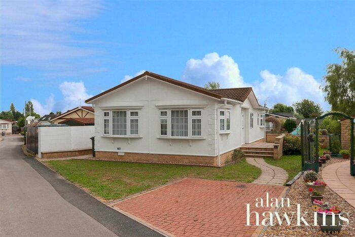2 Bedroom Park Home For Sale In Lillybrook Estate, Lyneham, Chippenham, SN15