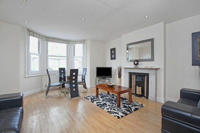 2 Bedroom Flat To Rent In Frances Road, Windsor, SL4