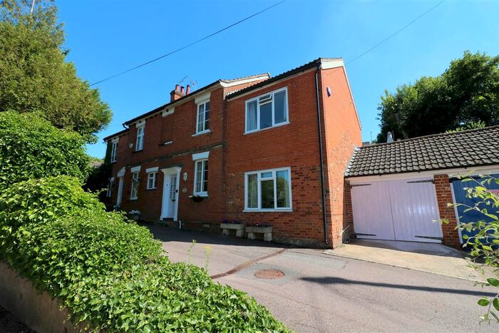 3 Bedroom End Of Terrace House To Rent In London Road, Welwyn, AL6