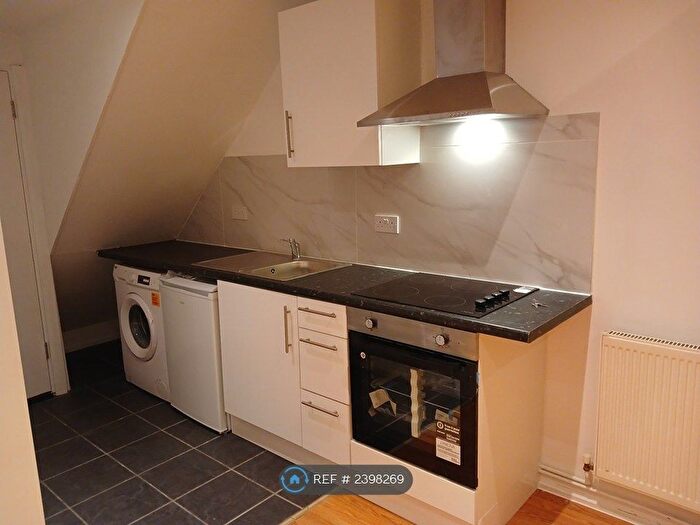 Studio To Rent In East Road, Edgware, HA8