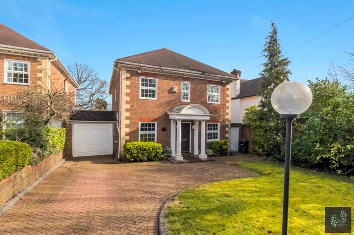4 Bedroom Property To Rent In Southway, London, N20