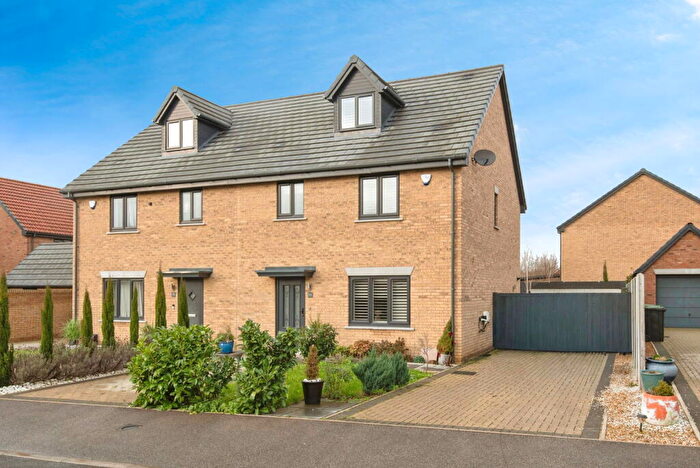 4 Bedroom Semi Detached House For Sale In Henlow, Bedfordshire, SG16