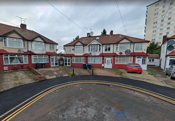 3 Bedroom Flat To Rent In Orchardleigh Avenue, Enfield, EN3