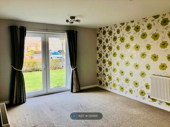 2 Bedroom Flat To Rent In Principal Court, Portsmouth PO6