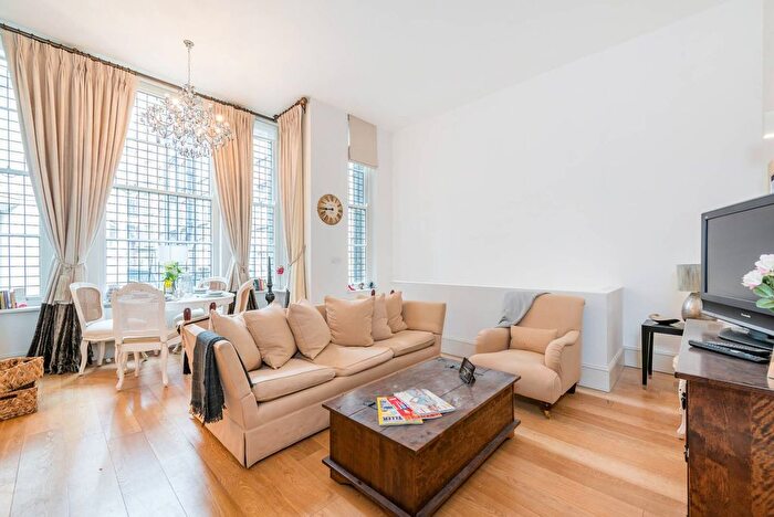 2 Bedroom Flat To Rent In Caxton Street, St James's Park, London, SW1H
